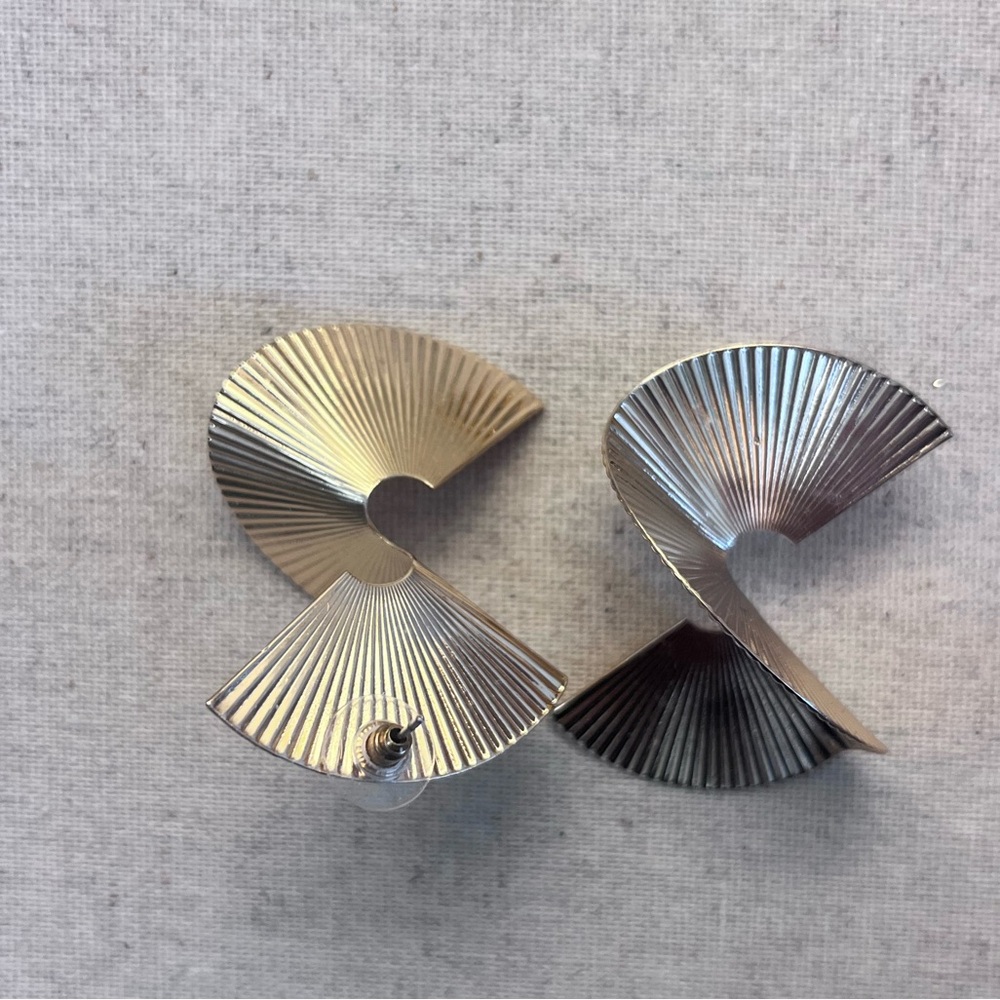 Large Gold Tone Statement Fan Earrings - Picture 3 of 7